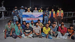 চাঁদপুরে নিষেধাজ্ঞা অমান্য করে জাটকা ধরায় ২২ জেলে আটক