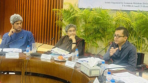 করের হার না বাড়িয়ে আওতা বাড়ানোর কথা বললেন বাণিজ্যমন্ত্রী