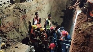 2 workers die in Ctg construction site collapse