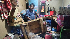 Chhatra Dal leader attacks trader at CU
