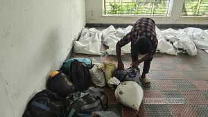 জীবিকার খোঁজে এসে জীবন হারালেন তারা