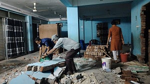 কুমিল্লায় মাদ্রাসার দেয়াল ভাঙার সময় ধসে পড়ে শিক্ষার্থীর মৃত্যু