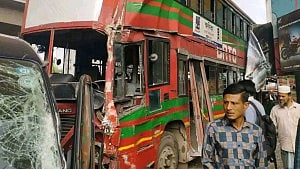 Students injured as tyre bursts on DU bus