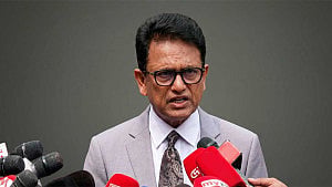 শিক্ষামন্ত্রী নকল নিয়ে পড়ে আছেন কেন?