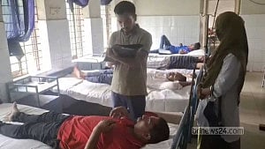 চরভদ্রাসনে পুলিশের ওপর হামলা: হ্যান্ডকাফসহ আসামি ‘ছিনতাই’, আহত ৫ পুলিশ