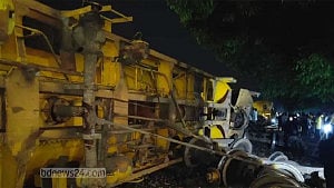 Oil tanker train derails to snap Sylhet rail link