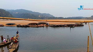 পিয়াইন নদীর বালুর রং আমাকে মুগ্ধ করে
