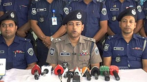 ‘কবিরাজের ফাঁদে কিশোরী’: ২৬ ভরি স্বর্ণালংকারসহ জামালপুরের তরুণ গ্রেপ্তার