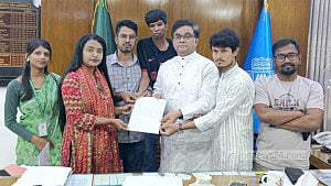 ‘গণভোট-অধ্যাদেশ’ নিয়ে জাকসুর সেমিনারে ভিপির আপত্তি, স্মারকলিপি