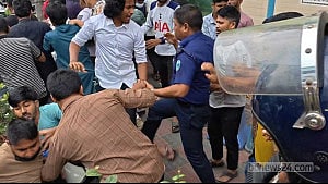 লক্ষ্মীপুরে ১৪৪ ধারা ভেঙে বৈষম্যবিরোধীদের মিছিল, পুলিশের সঙ্গে হাতাহাতি