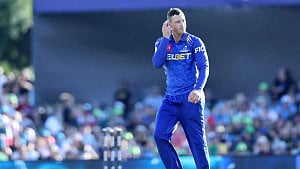 আইপিএলে প্রথমবার লিন্ডা
