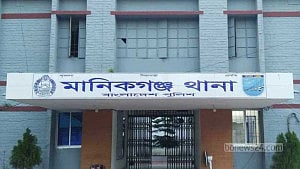 মানিকগঞ্জে সড়কে রক্তের ছোপ দেখে ঝোপের মাঝে মিলল লাশ