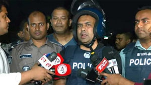 মোহাম্মদপুরে অভিযান: ভাসমানদের 'এলাকা ছাড়তে' বলল পুলিশ