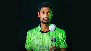 উইকেটশূন্য মুস্তাফিজ, ব্যাটিং ধসে লাহোর কালান্দার্সের বড় হার