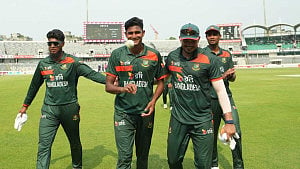 নাহিদের তোপ আর তানজিদের তাপে দাপুটে জয়ে সমতায় বাংলাদেশ
