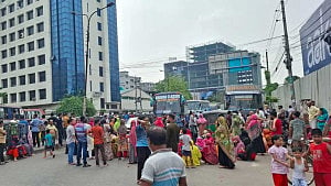 NASSA Group workers block road for 4 hours