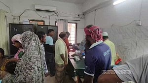নাটোরে জমি নিয়ে সংঘর্ষে নারীসহ আহত ৩০
