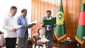 নতুন দুই এমপির শপথ