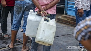 তেলের জন্য ‘হাহাকার’