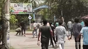 Chhatra Dal, Shibir clash erupts at Pabna college