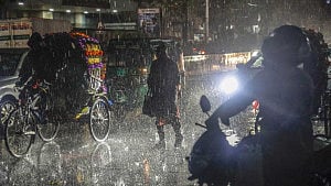 ঢাকায় তুমুল বৃষ্টিতে কিছুটা স্বস্তি