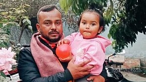 Lightning strike kills father in Rajbari, toddler survives