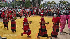 রঙিন শোভাযাত্রায় পাহাড়ে বর্ষবরণ উৎসবের আমেজ