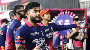 ড্রেসিং রুমে ভ্যাপিং: রিয়ান পারাগের মোটা অঙ্কের জরিমানা