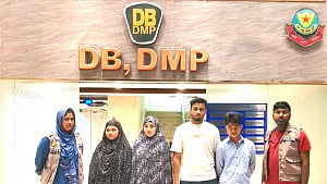 ঢাকায় গ্রেপ্তার ৪ রোহিঙ্গা, পুলিশ বলছে ‘মানব পাচার’