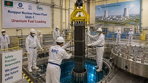 How will Rooppur plant load nuclear fuel?