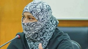 ‘ফেইসবুক পোস্টের কারণে’ গ্রেপ্তার: ‘ফ্যাসিবাদের পূর্বাভাস’ বলছে জামায়াত