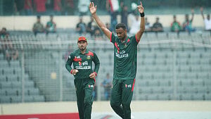 ১০ ওভারে ৪২ ডট বল, নাটকীয়ভাবে একাদশে ঢুকে দুর্দান্ত শরিফুল
