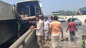 3 die in Sirajganj bus crash