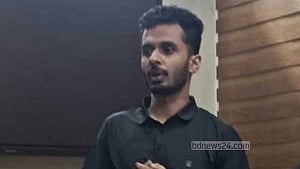 মোবাইল নম্বর ছড়িয়ে দিয়ে শাবি ছাত্রীকে হয়রানির অভিযোগ, আটক ১
