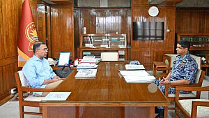 Air Force chief meets PM