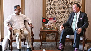 US envoy presents historic photos to PM Tarique
