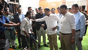 সংসদের গ্যালারিতে প্রধানমন্ত্রী, কথা বললেন জুলাই যোদ্ধা ও স্বজনদের সঙ্গে
