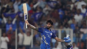 শেষ ওভারে ২০ রান নিয়ে তিলাকের ‘প্রথম’ সেঞ্চুরি