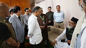 সংসদে হঠাৎ অসুস্থ বিরোধী দলীয় এমপি বাশার, খোঁজ নিলেন প্রধানমন্ত্রী