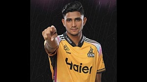 নাহিদের ২ উইকেট, শরিফুলের একটি