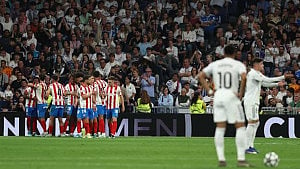 Real title hopes hit with draw at home
