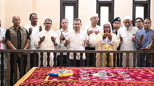 ভাসানীর কবর জিয়ারত করলেন প্রধানমন্ত্রী