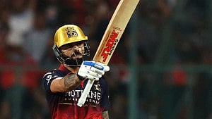 Kohli heroics as RCB ace 206 chase
