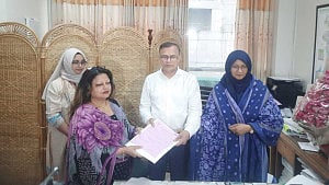 সংরক্ষিত নারী আসন: প্রথম দিনে ‘বিএনপি পরিচয়ে’ মনোনয়নপত্র নিলেন ৫২ জন