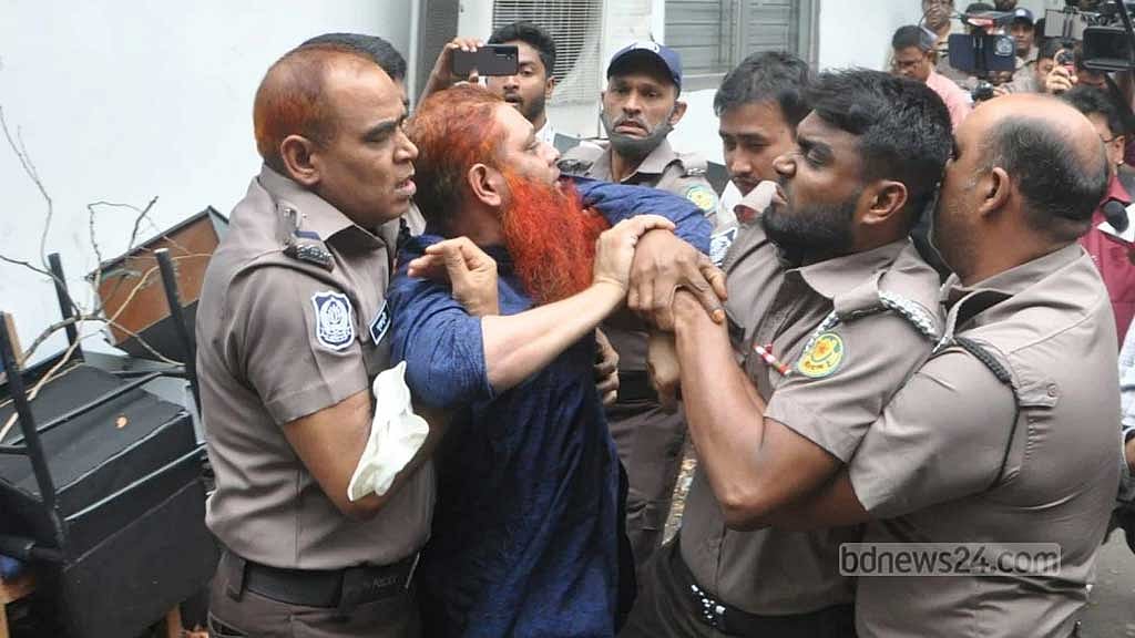 রায় ঘোষণার পর ক্ষোভে ফেটে পড়েন মৃত্যুদণ্ড পাওয়া আমির হোসেন