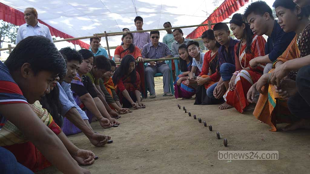 তঞ্চঙ্গ্যাদের বর্ষবরণ উৎসব বিষু উপলক্ষে জাতীয় ‘ঘিলা খেলা’ (ফাইল ছবি)