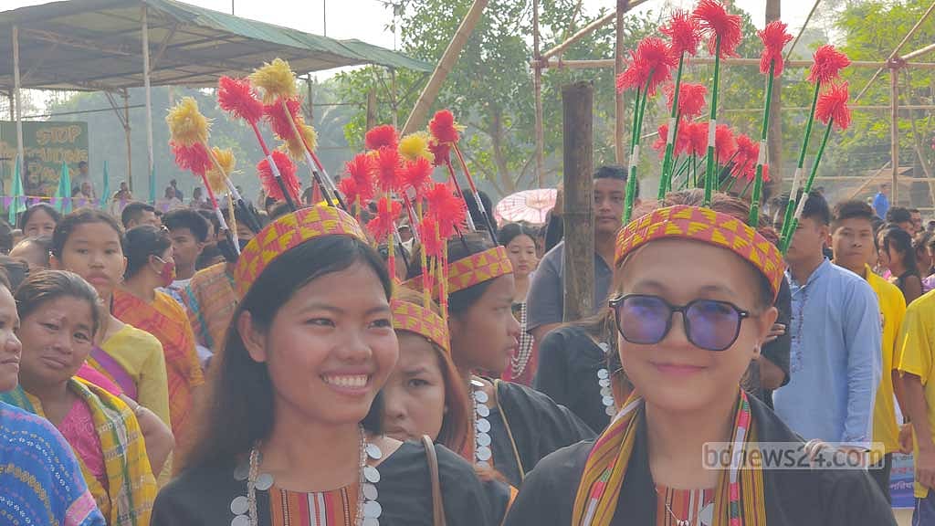 সাংগ্রাই বর্ষবরণের শোভাযাত্রায় ত্রিপুরা সম্প্রদায়ের অংশগ্রহণ।