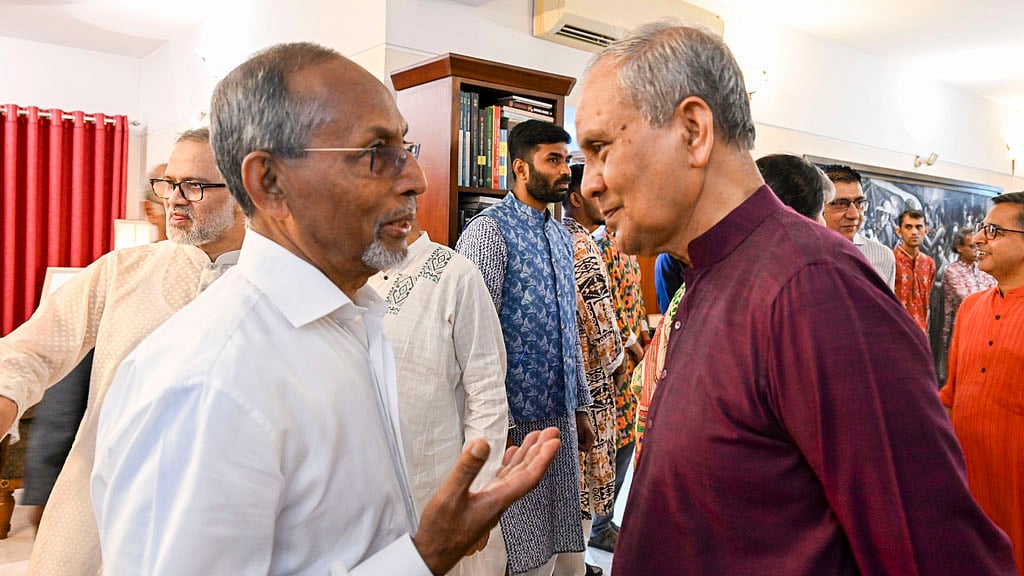 বিডিনিউজ টোয়েন্টিফোর ডটকমের বর্ষবরণ অনুষ্ঠানে বিনিয়োগ উন্নয়ন বোর্ডের (বিডা) সাবেক নির্বাহী চেয়ারম্যান কাজী এম আমিনুল ইসলাম এবং সাবেক মুখ্য সচিব আবদুল করিম। 