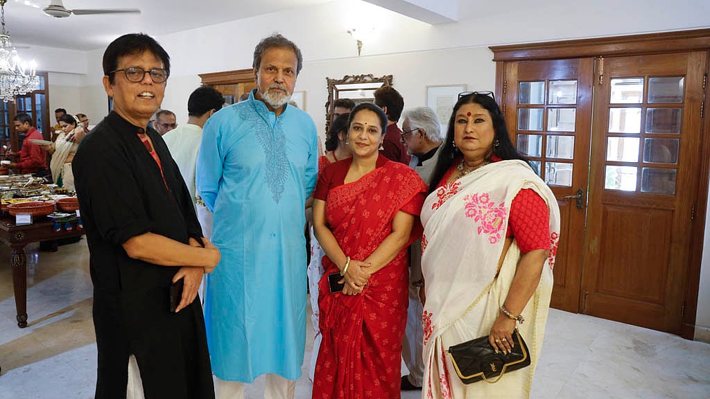 বিডিনিউজ টোয়েন্টিফোর ডটকমের বর্ষবরণ অনুষ্ঠানে চলচ্চিত্র নির্মাতা এনামুল করিম নির্ঝর, অভিনয়শিল্পী তারিক আনাম খান, অপি করিম ও নিমা রহমান।