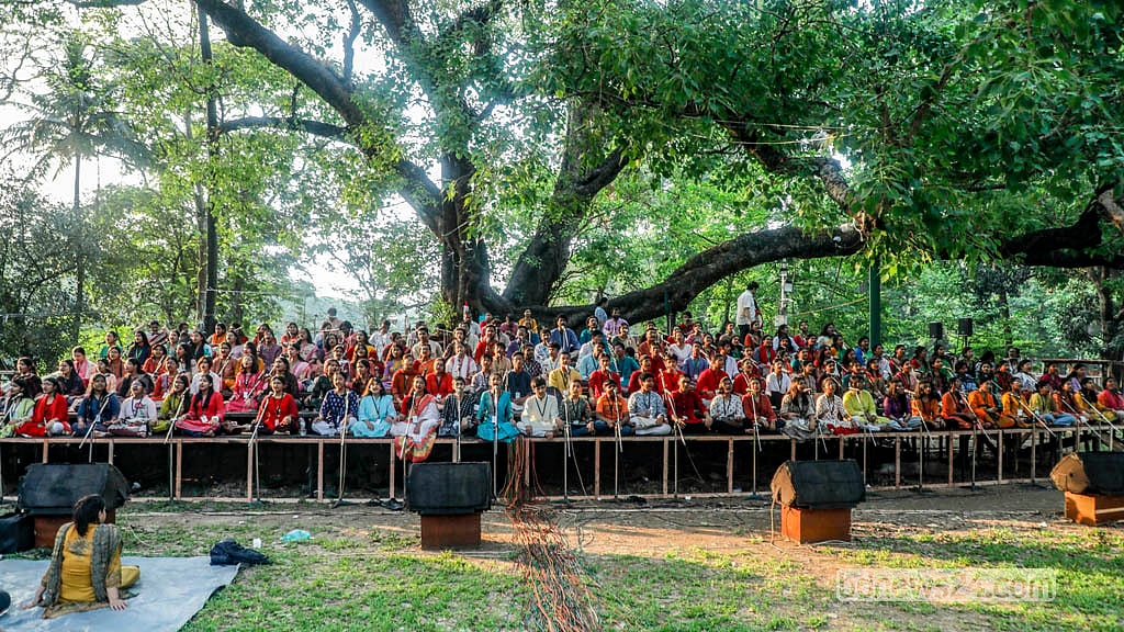 On the eve of Pahela Baishakh, Chhayanaut artistes hold their final rehearsal at Ramna Botomul ahead of welcoming the Bengali New Year 1433. The event will begin at 6:15am on Tuesday, Apr 14, 2026.